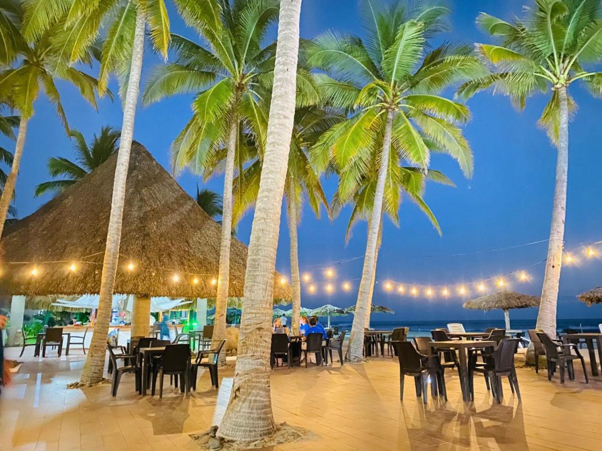 Hotel Tesoro Beach San Luis La Herradura ภายนอก รูปภาพ