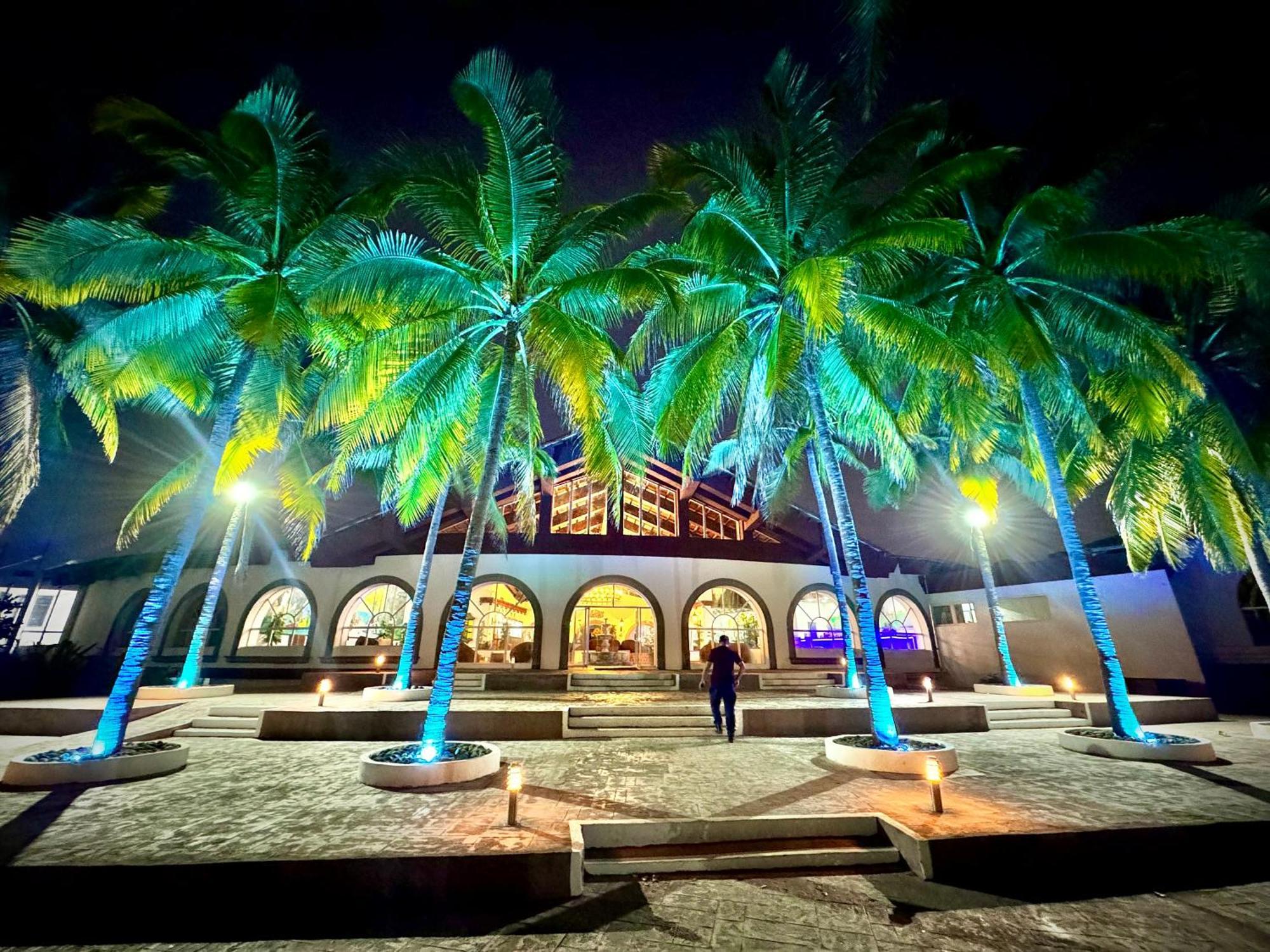 Hotel Tesoro Beach San Luis La Herradura ภายนอก รูปภาพ
