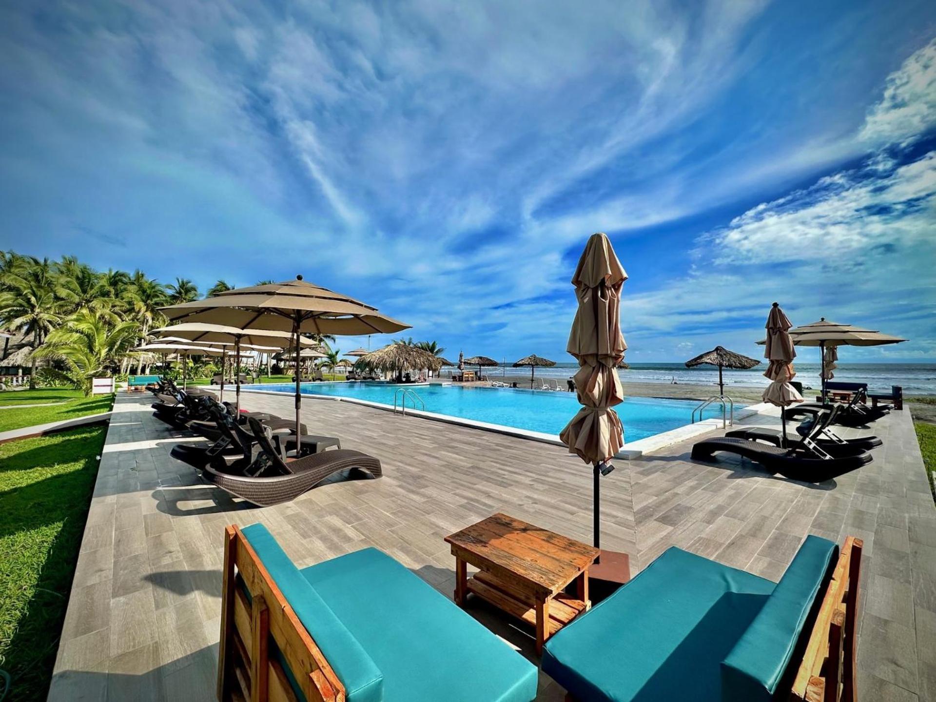 Hotel Tesoro Beach San Luis La Herradura ภายนอก รูปภาพ