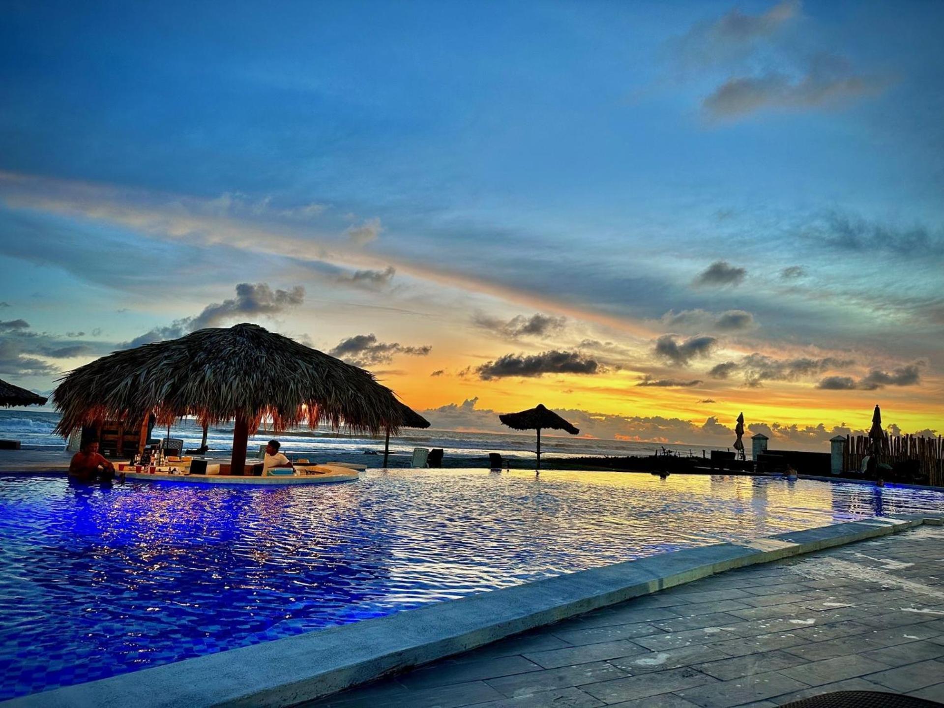 Hotel Tesoro Beach San Luis La Herradura ภายนอก รูปภาพ