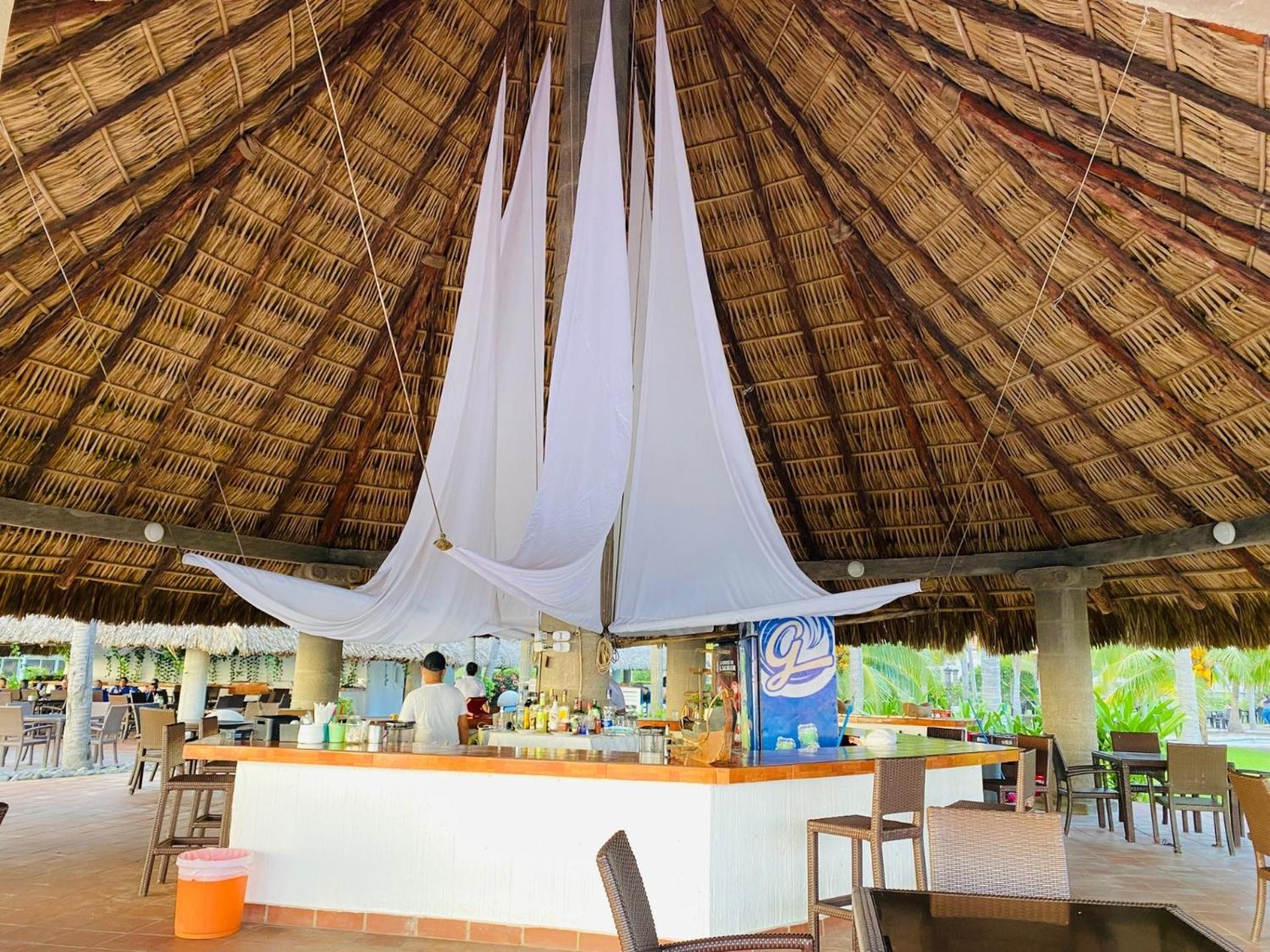 Hotel Tesoro Beach San Luis La Herradura ภายนอก รูปภาพ