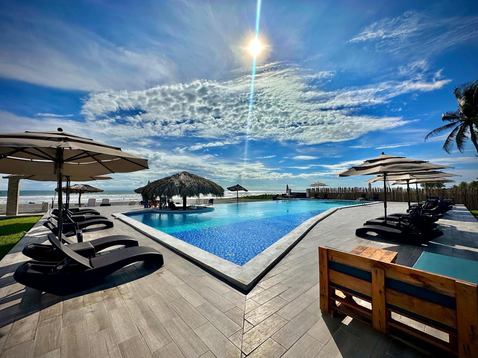 Hotel Tesoro Beach San Luis La Herradura ภายนอก รูปภาพ