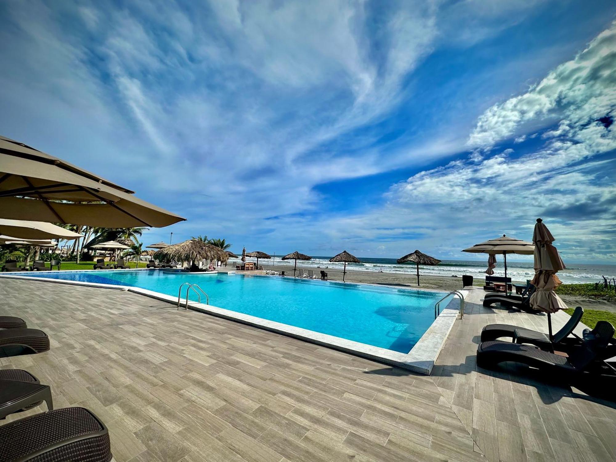 Hotel Tesoro Beach San Luis La Herradura ภายนอก รูปภาพ