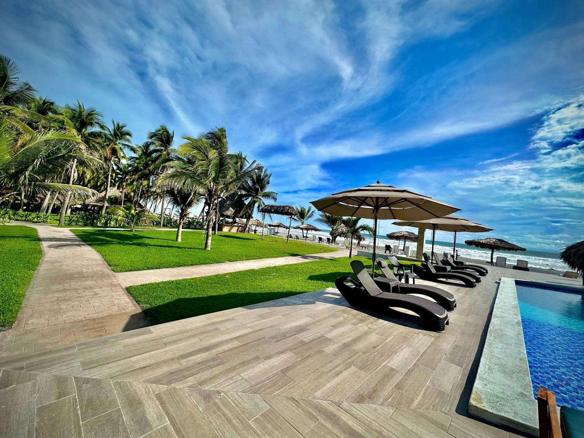 Hotel Tesoro Beach San Luis La Herradura ภายนอก รูปภาพ