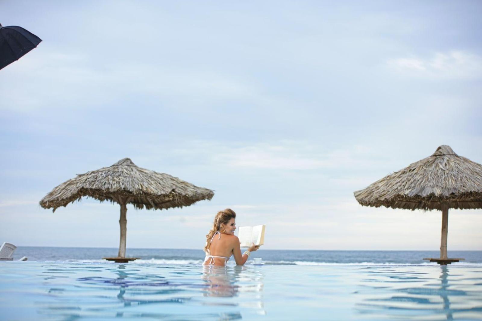 Hotel Tesoro Beach San Luis La Herradura ภายนอก รูปภาพ