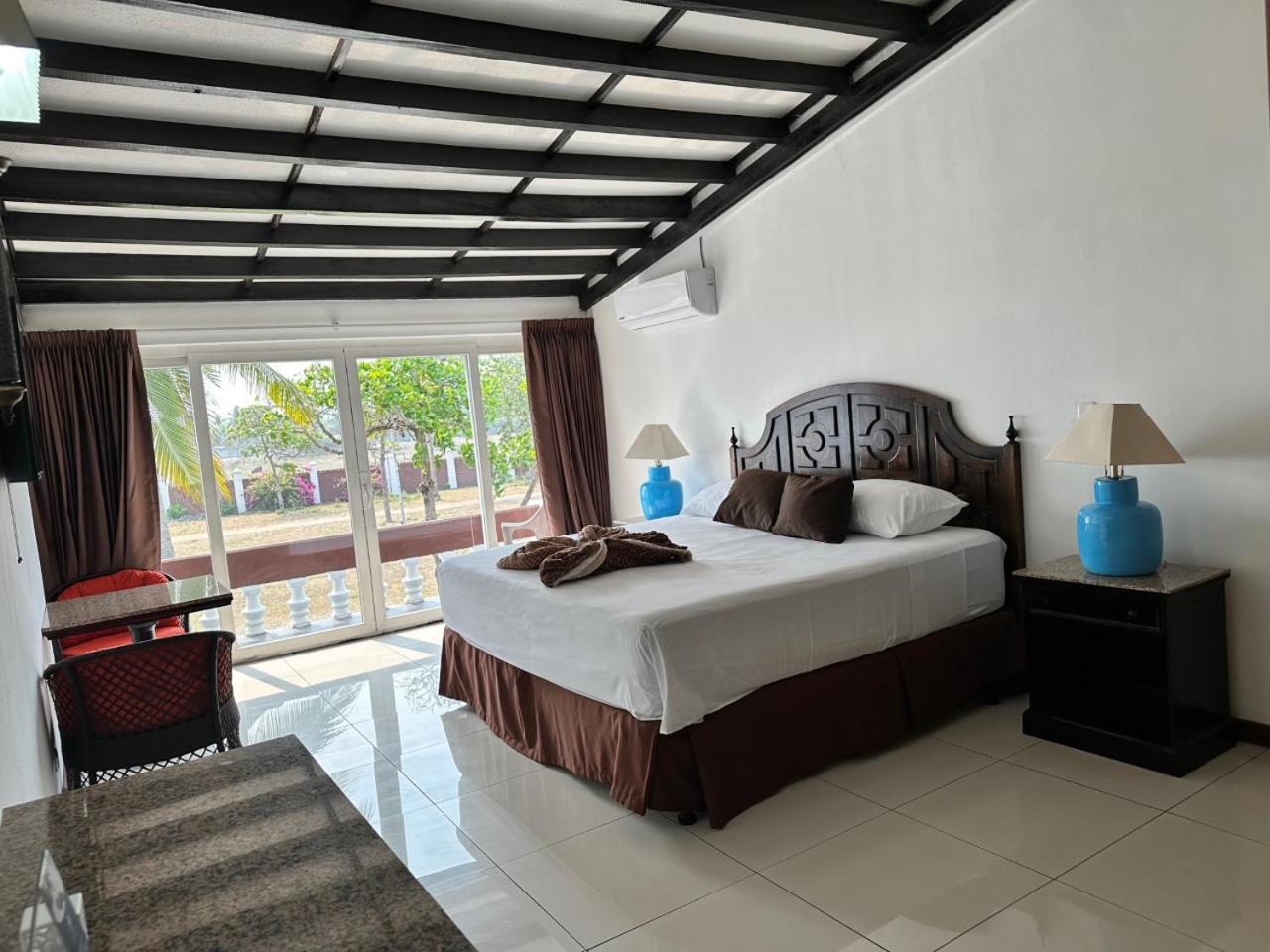 Hotel Tesoro Beach San Luis La Herradura ภายนอก รูปภาพ
