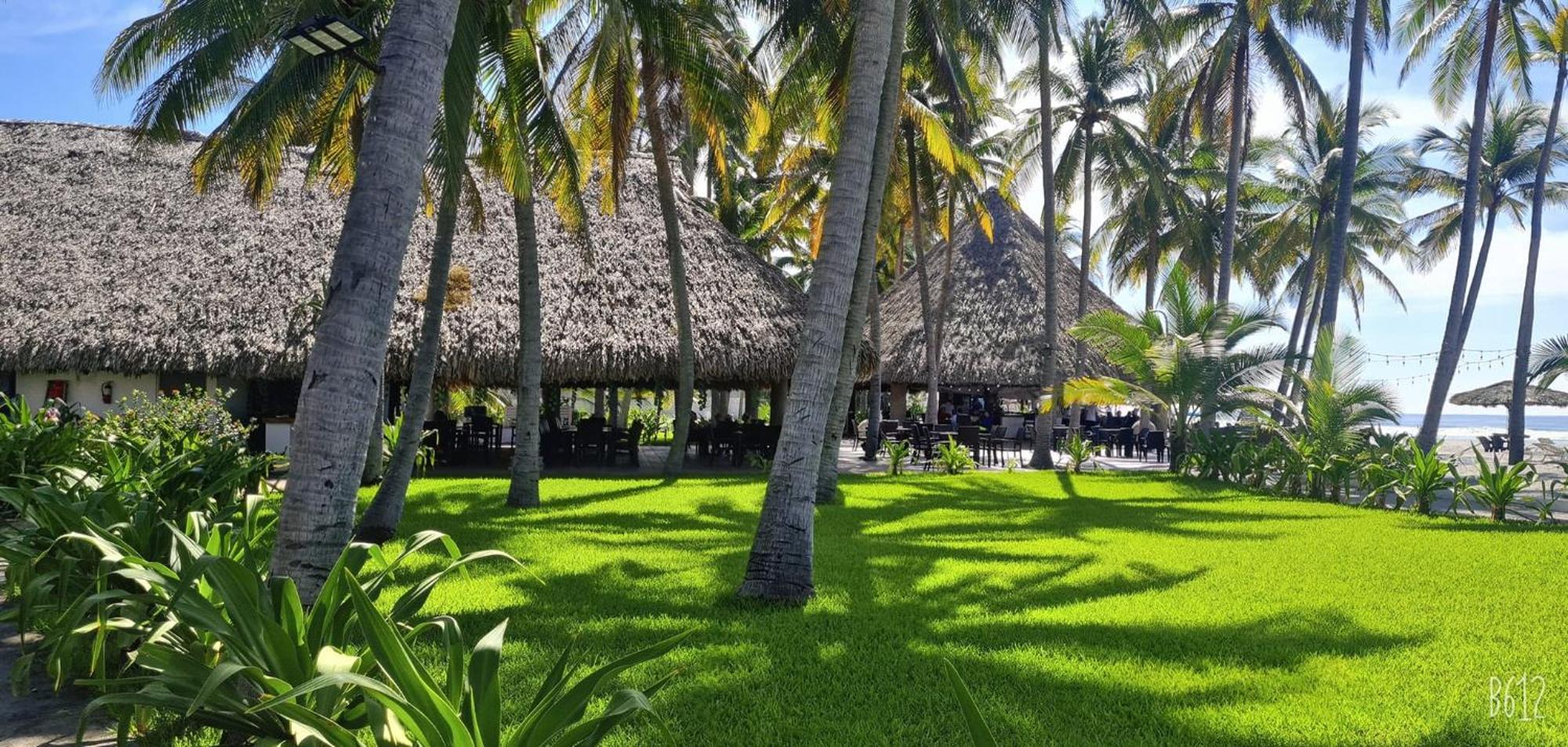 Hotel Tesoro Beach San Luis La Herradura ภายนอก รูปภาพ