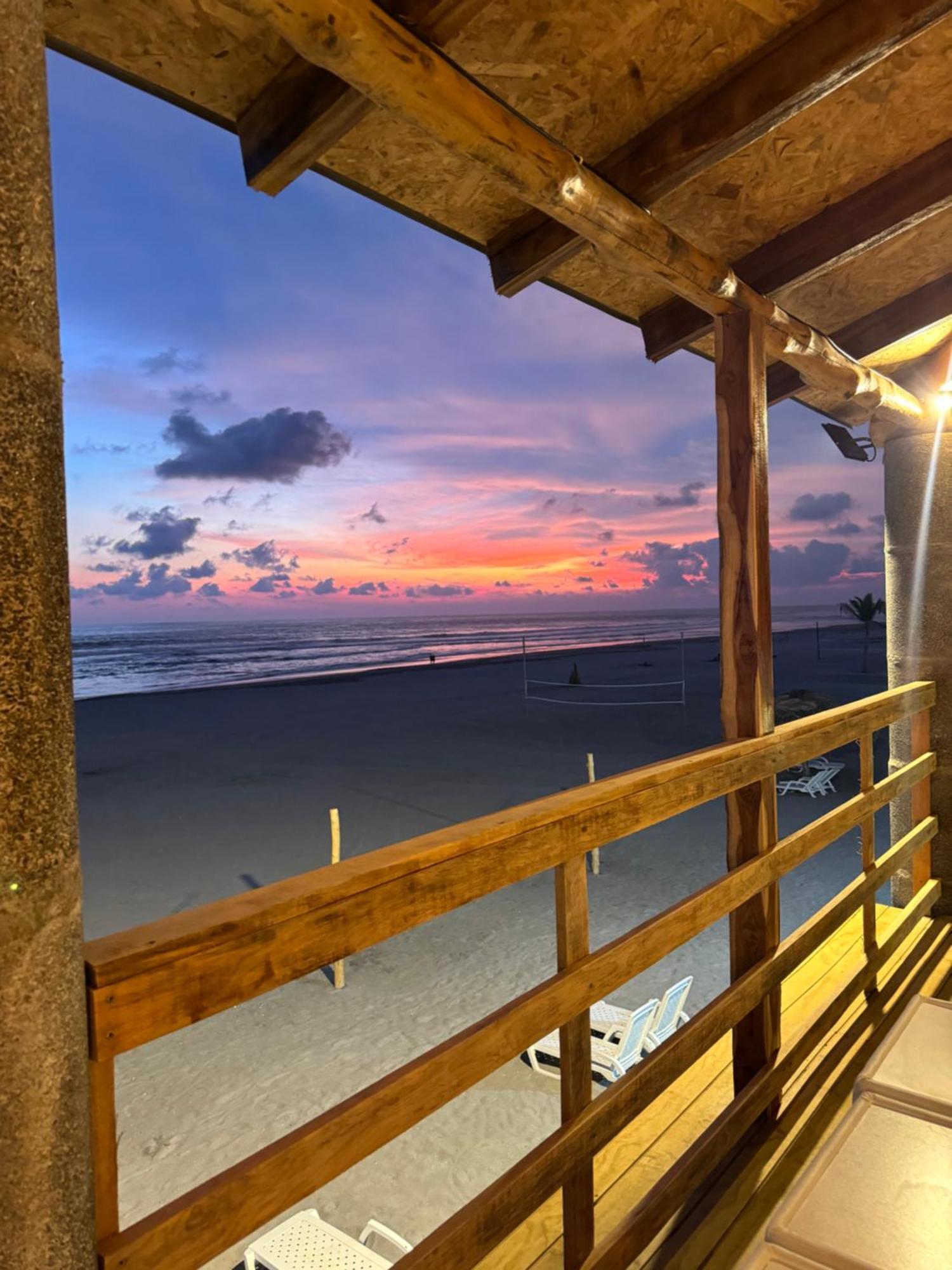 Hotel Tesoro Beach San Luis La Herradura ภายนอก รูปภาพ
