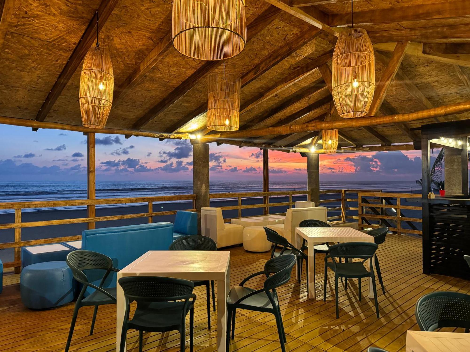 Hotel Tesoro Beach San Luis La Herradura ภายนอก รูปภาพ
